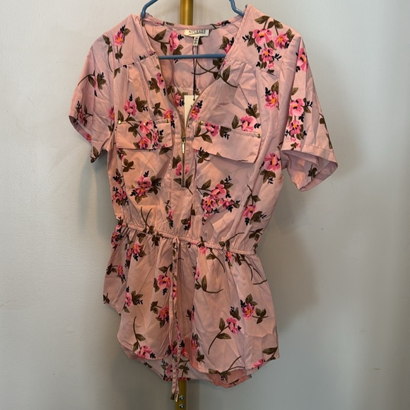 Mileage pink floral half zip blouse short sleeve NWT M - Picture 3 of 10
